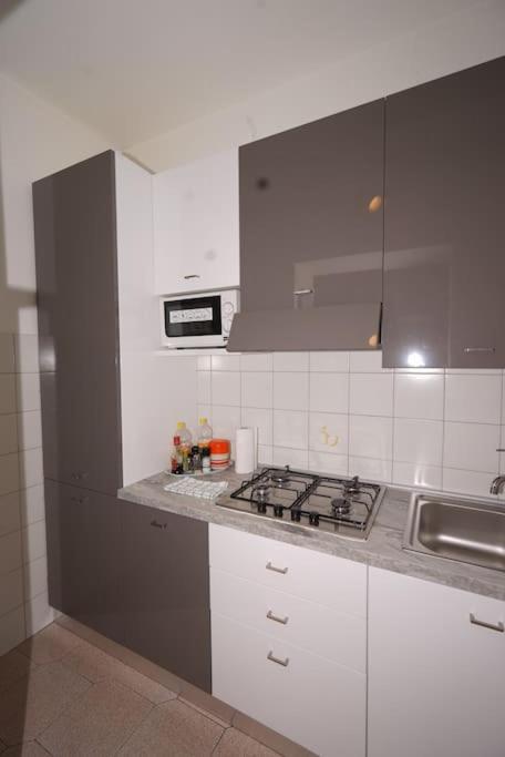 Central Guesthouse Cir 015146-Cni-01484 米兰 外观 照片