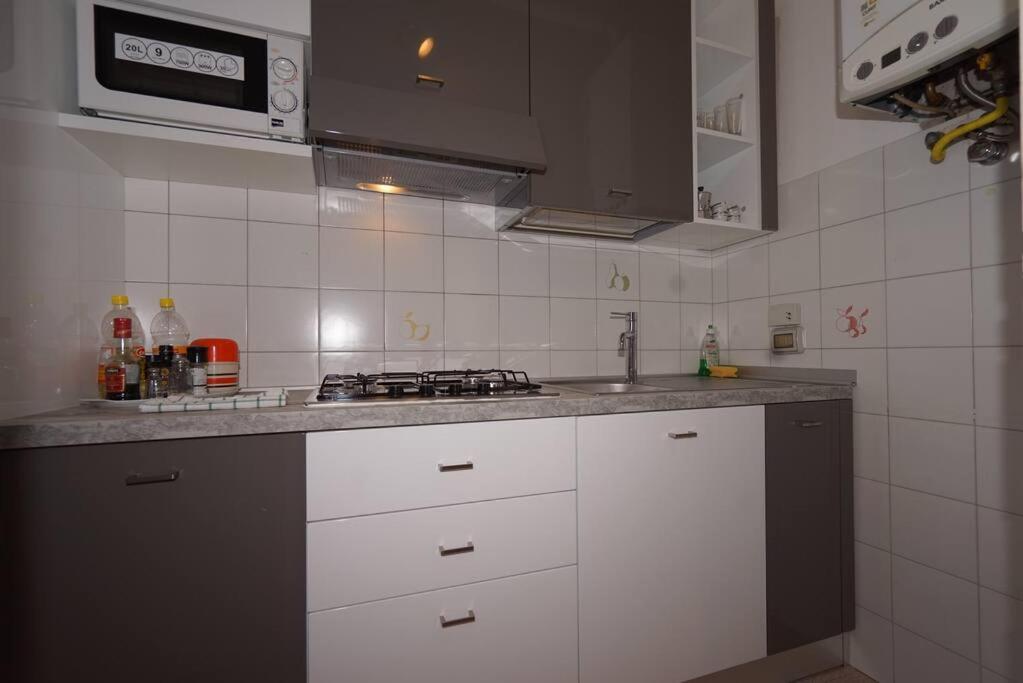 Central Guesthouse Cir 015146-Cni-01484 米兰 外观 照片