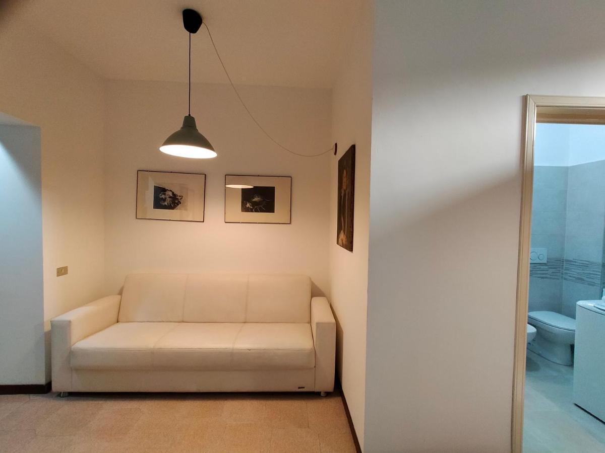 Central Guesthouse Cir 015146-Cni-01484 米兰 外观 照片